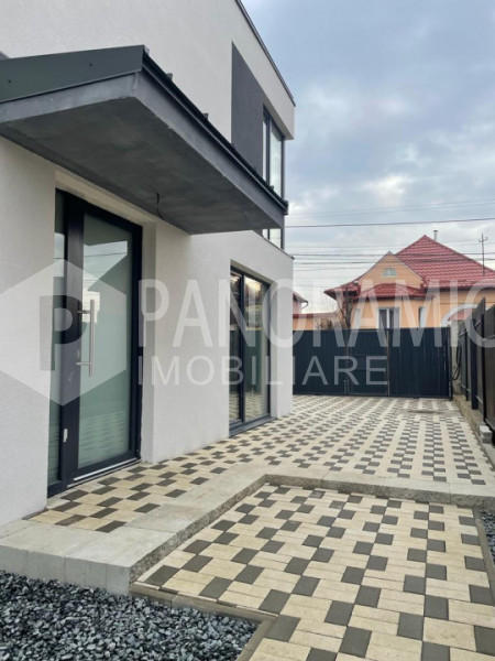 CASA TIP DUPLEX, INTRE LACURI