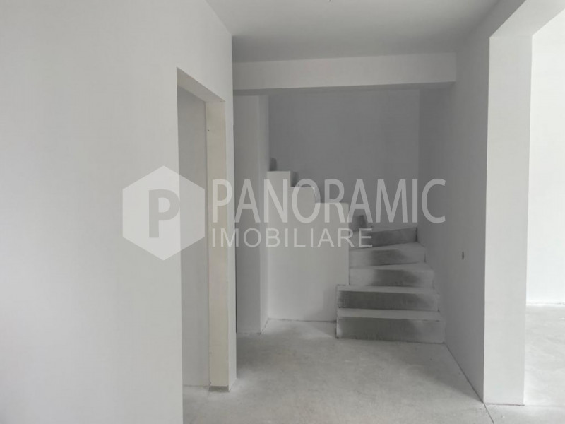 CASA TIP DUPLEX, INTRE LACURI