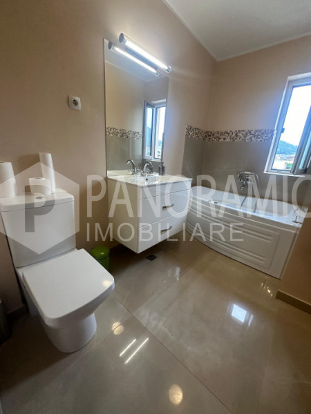 Apartament 4 camere Floresti