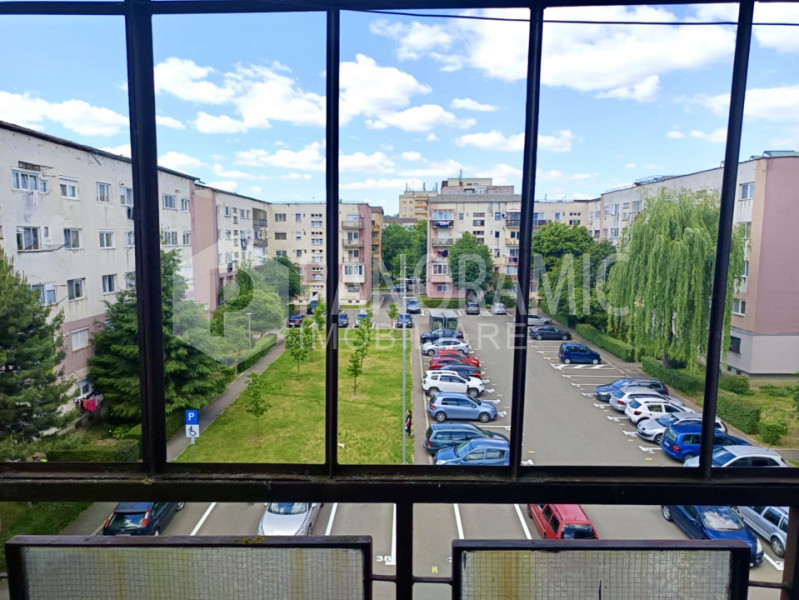 APARTAMENT 4 CAMERE, ZONA MICRO 17
