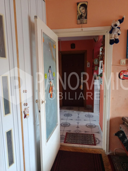 APARTAMENT 4 CAMERE, ZONA MICRO 17