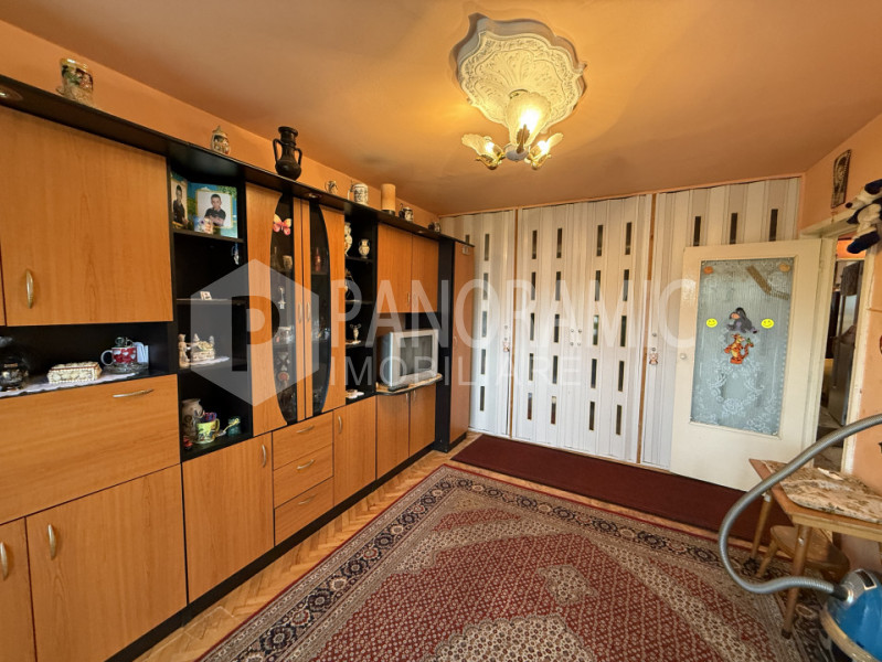 APARTAMENT 4 CAMERE, ZONA MICRO 17