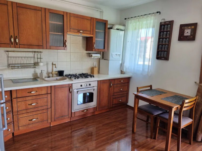 APARTAMENT CU 2 CAMERE, PORII, FLORESTI