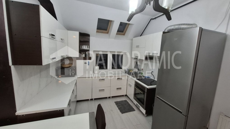 Apartament pe 2 nivele (3 dormitoare) -  Strada Horea, Zona Semicentrală
