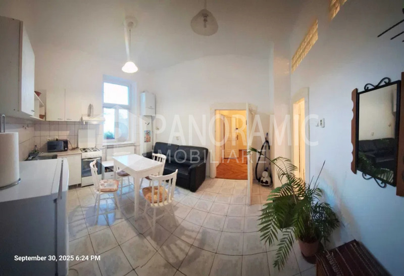 Apartament cu 3 camere -Centru