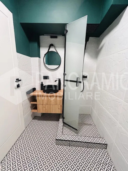 Apartament cu 3 camere -Centru