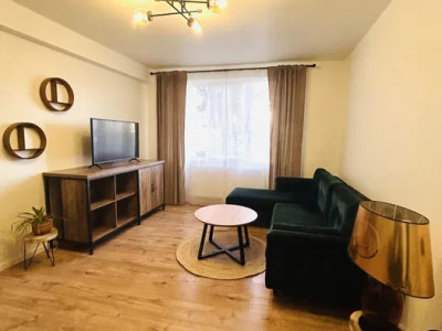 Apartament cu 3 camere -Centru