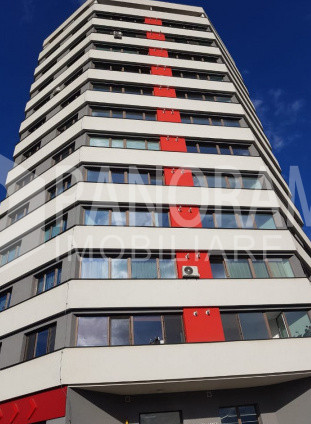 Apartament cu 3 camere, Zona Vivo - Metro