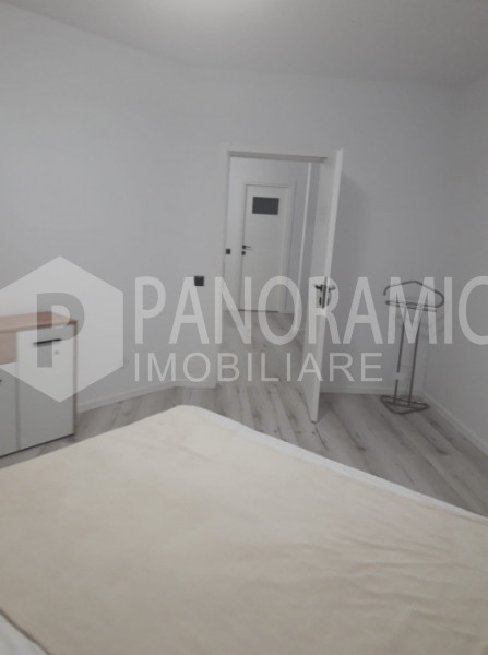 Apartament cu 3 camere, Zona Vivo - Metro
