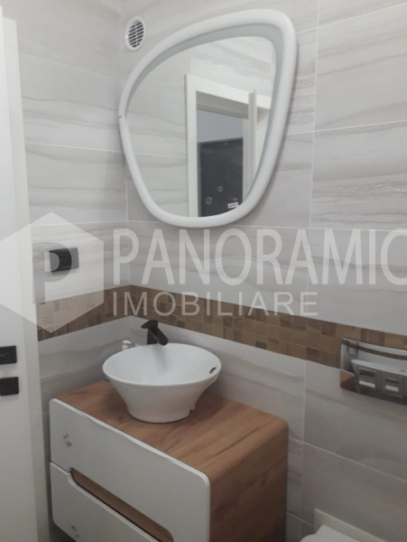 Apartament cu 3 camere, Zona Vivo - Metro