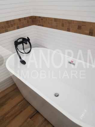 Apartament cu 3 camere, Zona Vivo - Metro