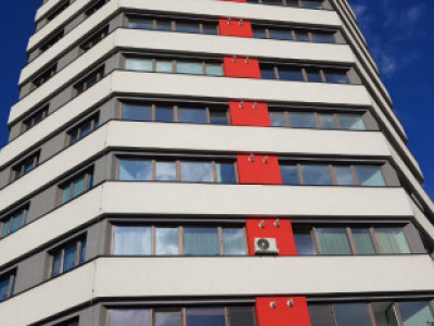 Apartament cu 3 camere, Zona Vivo - Metro