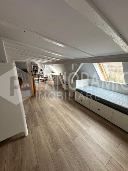 Apartament cu 3 camere - CENTRU