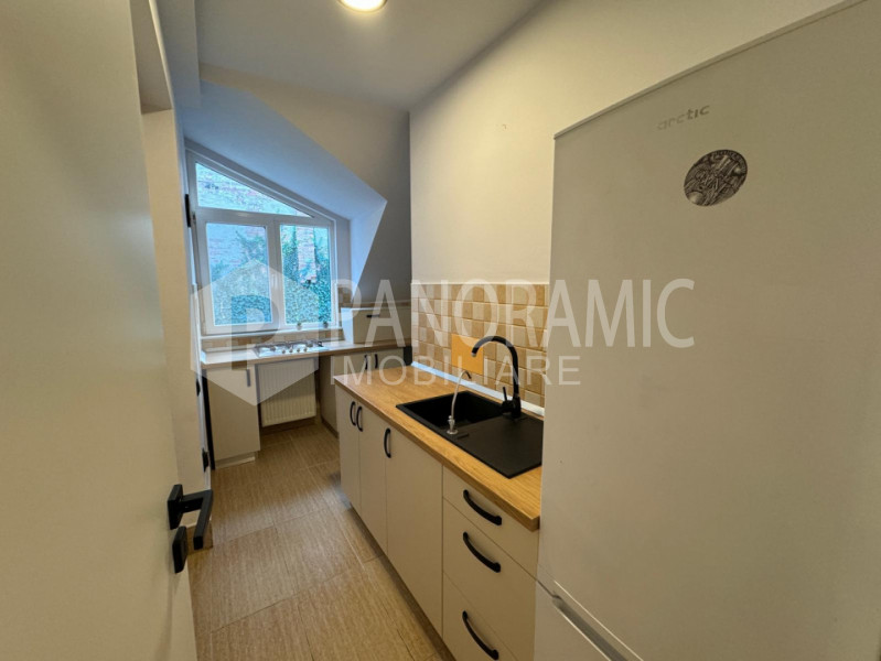 Apartament cu 3 camere - CENTRU