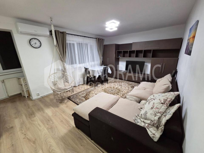 Apartament cu 3 camere -MĂNĂȘTUR