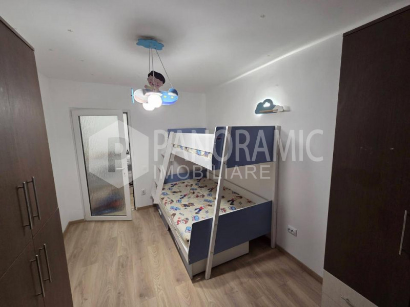 Apartament cu 3 camere -MĂNĂȘTUR