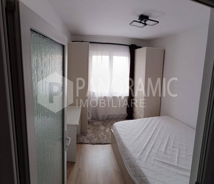 Apartament cu 3 camere -MĂNĂȘTUR