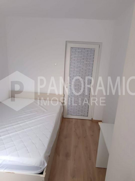 Apartament cu 3 camere -MĂNĂȘTUR