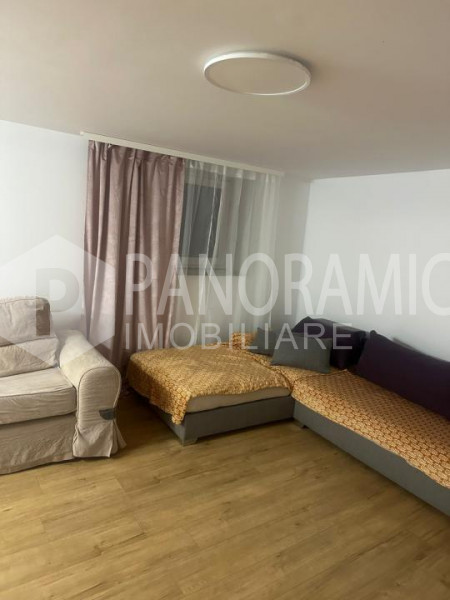 Casă de închiriat cu 5 camere-Baciu