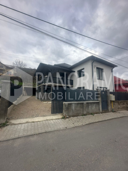 Casă de închiriat cu 5 camere-Baciu