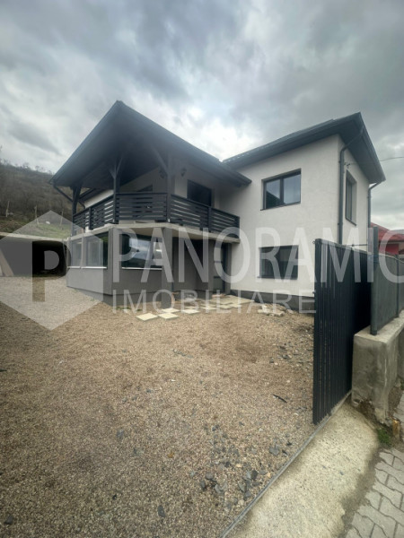 Casă de închiriat cu 5 camere-Baciu