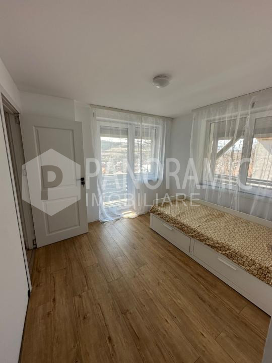 Casă de închiriat cu 5 camere-Baciu