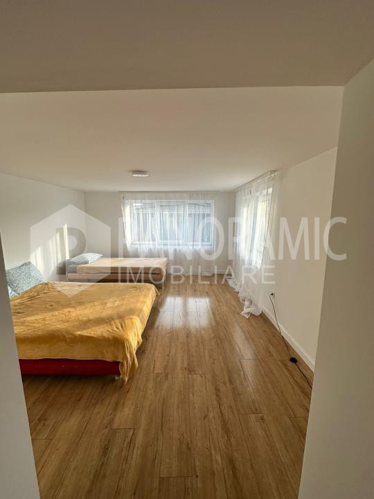 Casă de închiriat cu 5 camere-Baciu