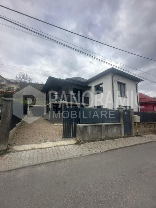 Casă de închiriat cu 5 camere-Baciu