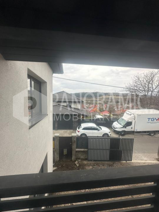 Casă de închiriat cu 5 camere-Baciu