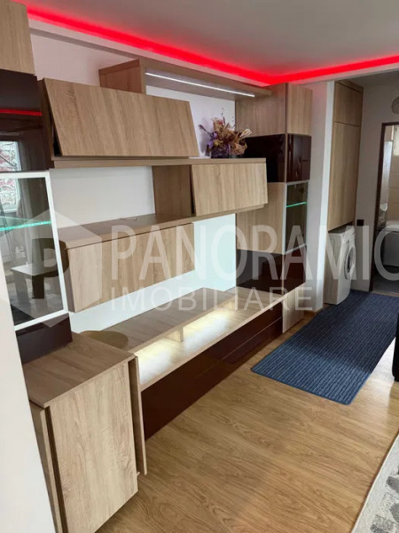Apartament cu 3 camere -MĂNĂȘTUR