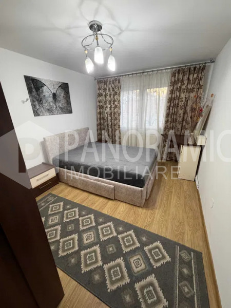Apartament cu 3 camere -MĂNĂȘTUR