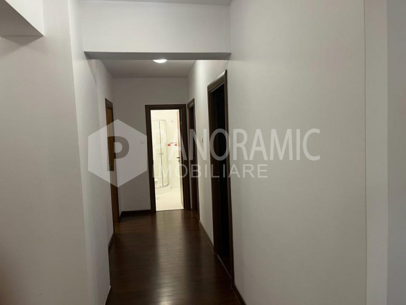 Apartament cu 3 camere -BUNĂ-ZIUA