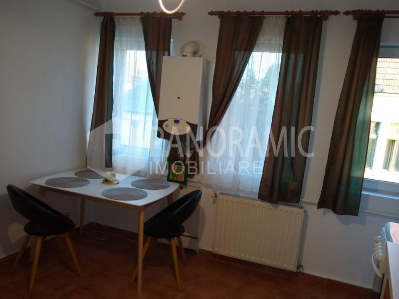 Apartament 2 camere semi -decomandate Centru