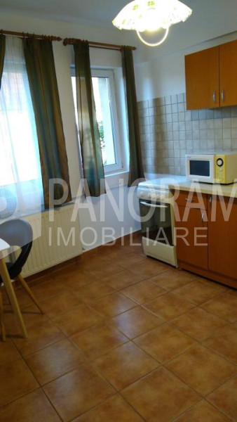 Apartament 2 camere semi -decomandate Centru