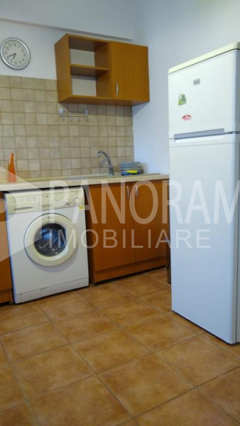 Apartament 2 camere semi -decomandate Centru