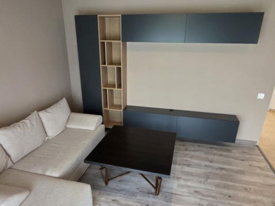 APARTAMENT CU 2 CAMERE, ZONA PORII, FLORESTI