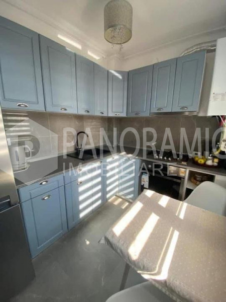 Apartament cu 3 camere - SEMICENTRAL