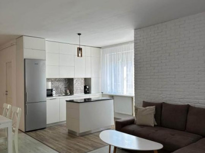 Apartament cu 3 camere - LÂNGĂ VIVO