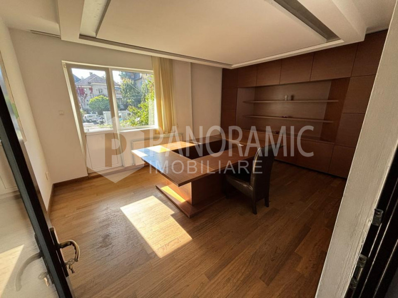 Spațiu cu 4 camere de închiriat - Piața Cipariu / Pașapoarte