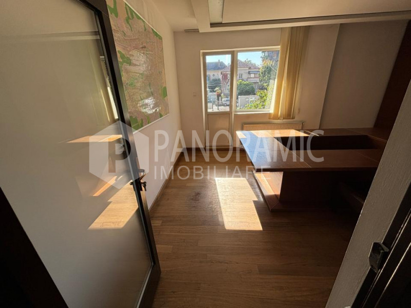 Spațiu cu 4 camere de închiriat - Piața Cipariu / Pașapoarte