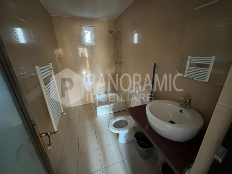 Spațiu cu 4 camere de închiriat - Piața Cipariu / Pașapoarte