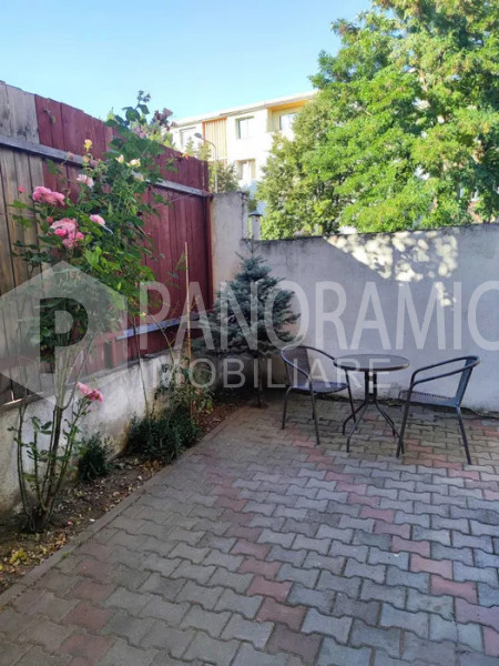 Apartament cu 2 camere decomandate și curte - Gruia zona Horea
