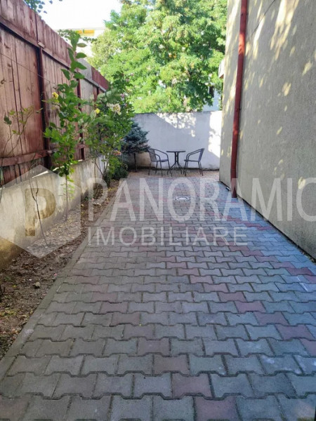 Apartament cu 2 camere decomandate și curte - Gruia zona Horea